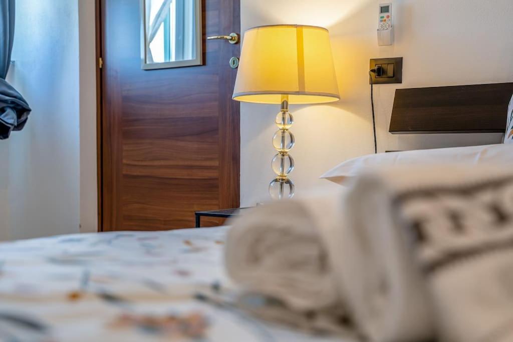 Appartamento Borgo Antico Paruzzaro Eksteriør billede